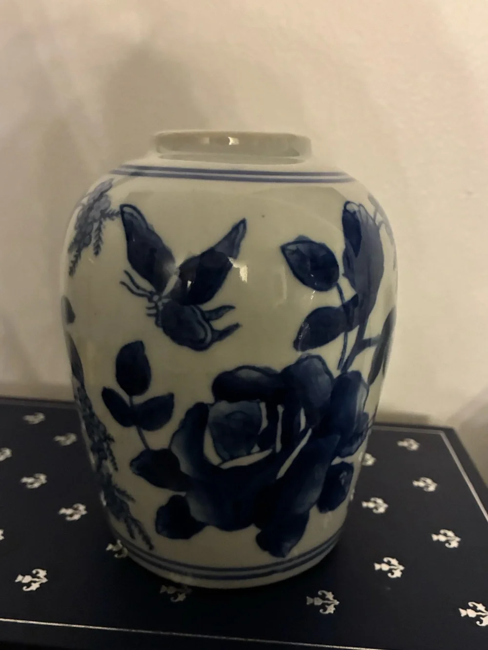 Vintage Chinoiserie Willow Blue & White Butterfly Ginger Jar Grandmillennial - Picture 4 of 7